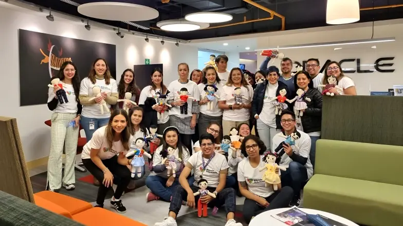 BRED Guadalajara volunteers making dolls