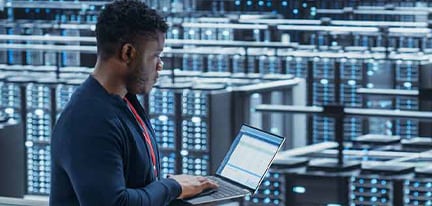 Hintergrundbild des Analystenberichts